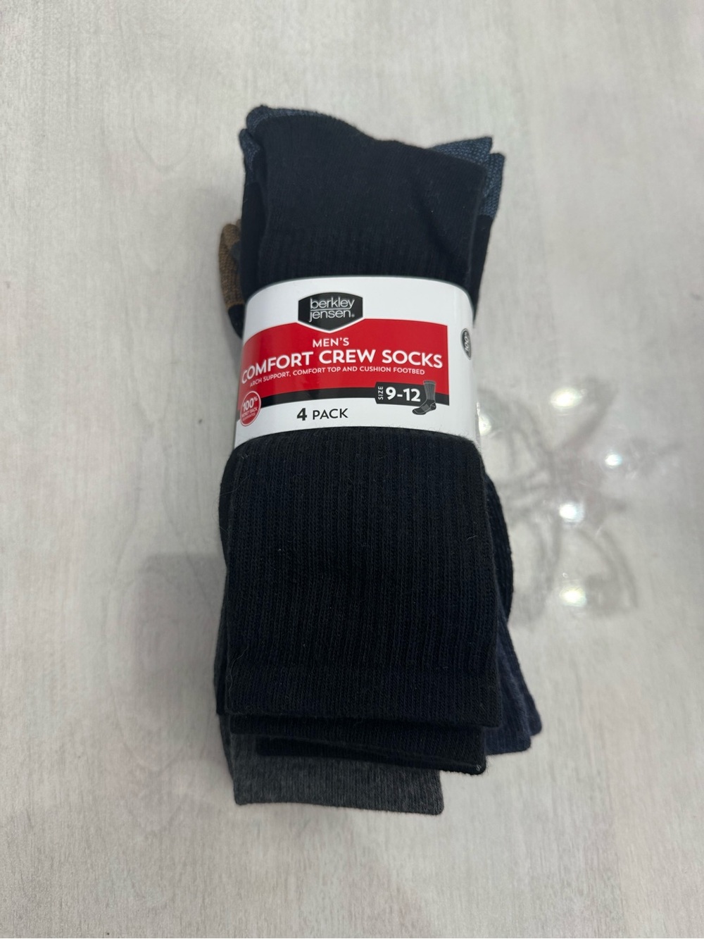 NWT Berkley & Jensen Men’s 4 Pack of Comfort Crew Socks with Arch Support